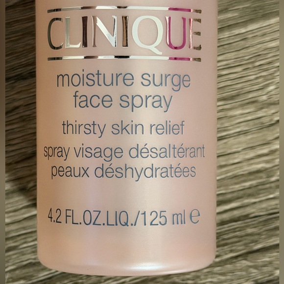 Clinique Moisture Surge Face Spray Thirsty Skin Relief - Picture 2 of 4